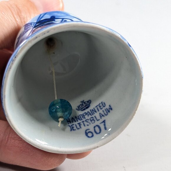 Small Delft Blue hand painted ceramic hand bell, Miniature table bell - Picture 8 of 10